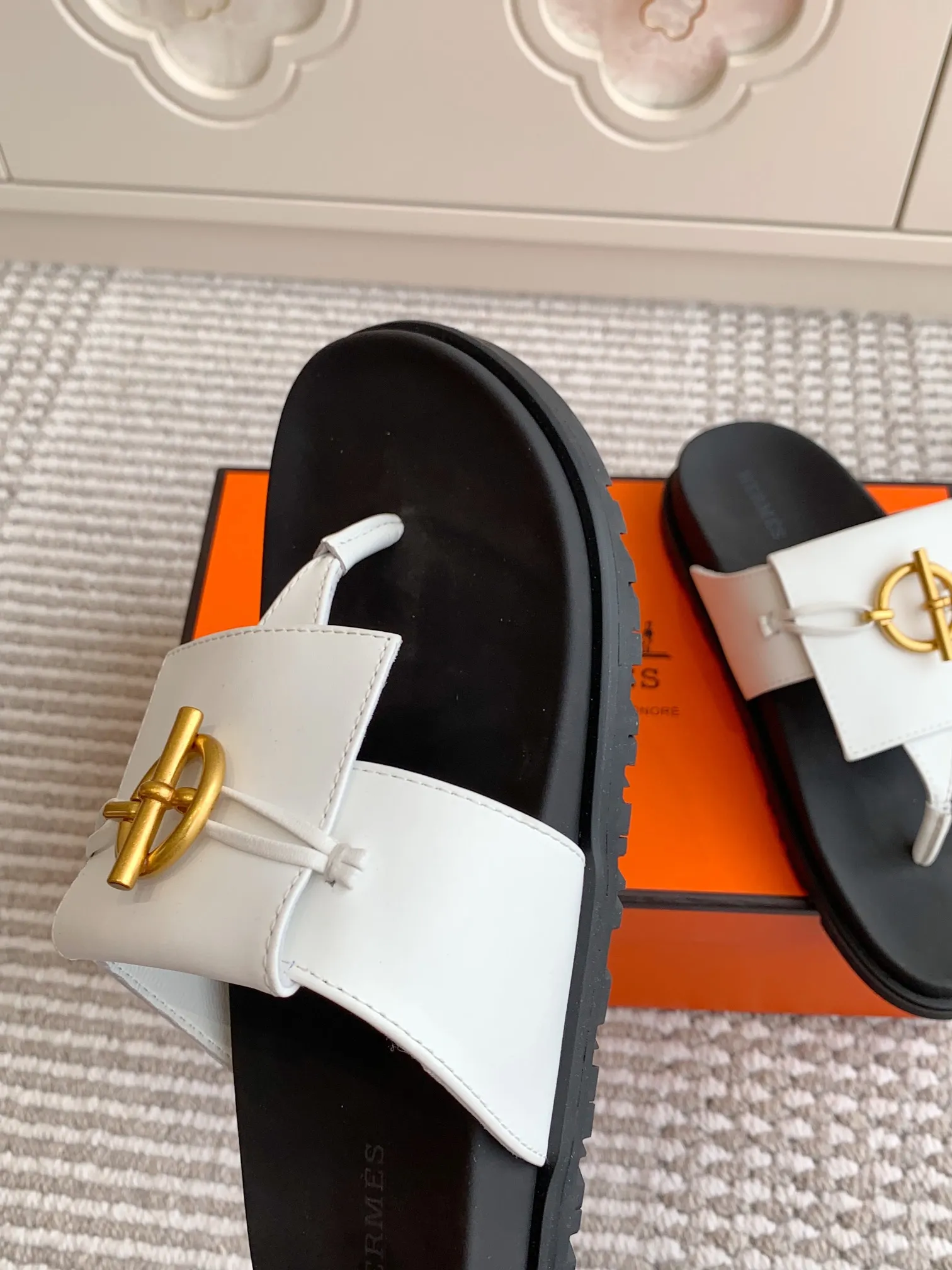 👟👟Ex-factory price 480👟👟 Hermes 〰️H chypre series Kelly buckle slippers Quality Upper: imported calfskin/palmprint cowhide/imported cowhide Foot pads imported silk cowhide, original molded outsole Female size: 35-42